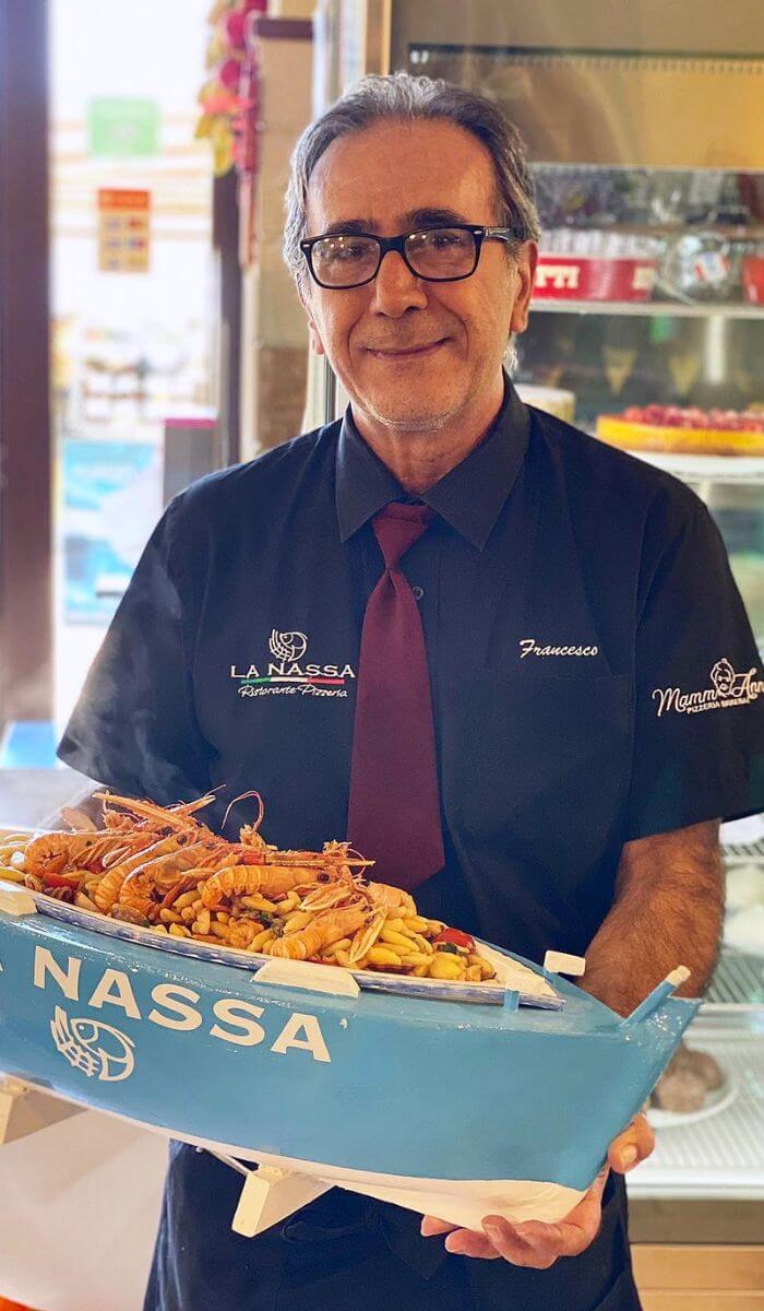Francesco, cameriere professionale della Nassa-Ristorante Pizzeria