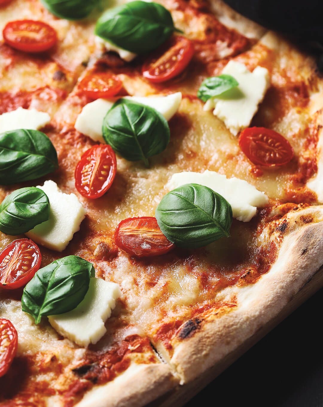 Pizza margherita, piatto tipico pugliese di La Nassa Ristorante Pizzeria